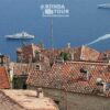 Les Toits de Eze Village et la mer méditerranée. Filigrane avec le logo de Ronda Tour et son adresse web www.ronda-tour.com sur la photo.