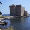 Vue depuis le littoral sur le monastère fortifié de l'île Saint Honorat à Cannes. Filigrane avec le logo de Ronda Tour et son adresse web www.ronda-tour.com sur la photo.